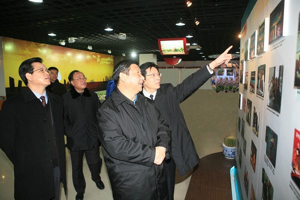 1612349187139154.jpg 2006年2月,时任浙江省委书记习近平同志视察学校,提出“因地制宜、特色兴校、服务地方”办学要求.JPG